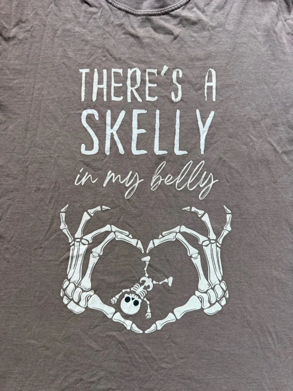 Comfort Colors “There’s a Skelly in My Belly” T-Shirt Large Halloween Maternity - Picture 2 of 5